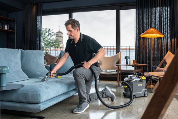 Пилосос професійний миючий Karcher Puzzi 8/1 1.100-240.0 | Зображення 1