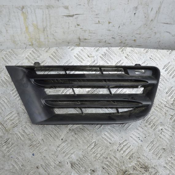 Решітка бампера права Renault Scenic II 2006-2009 Решітка радіатора права Рено Сценік 2 PO009509