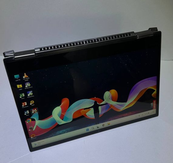 Игровой ноутбук-трансформер Б-класс Lenovo Yoga 720-15IKB / 15.6" (1920x1080) IPS Touch / Intel Core i7-7700HQ (4 (8) ядра по 2.8 - 3.8 GHz) / 16 GB DDR4 / 256 GB SSD / nVidia GeForce GTX 1050, 2 GB GDDR5, 128-bit / WebCam / Win 10 б/у | Зображення 2