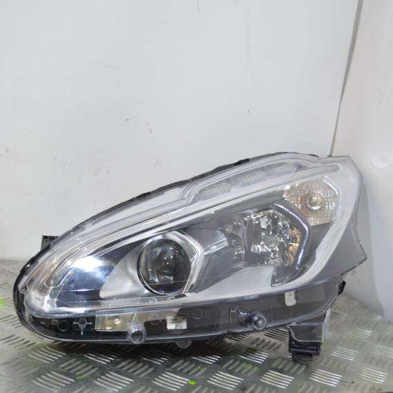 Фара ліва Peugeot 208 2015-2019 рестайлінг Фара передня ліва Пежо 208 90067488