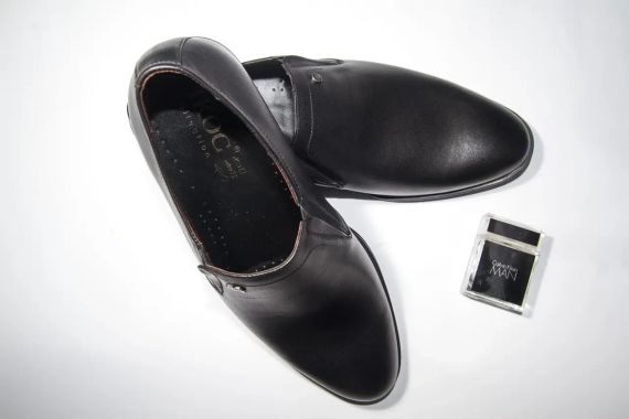 Кожаные туфли черные на резинке 45 размер | Зображення 1