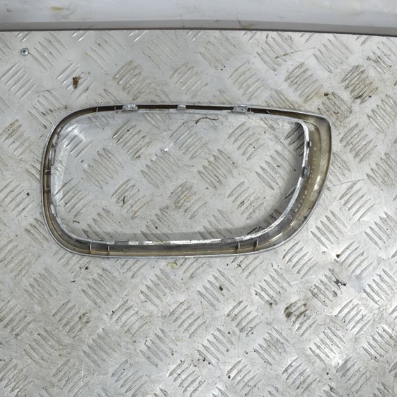 Кріплення під решітку радіатора BMW 3 E46 Решітка радіатора БМВ е46 BM07010 BM070101 | Зображення 1