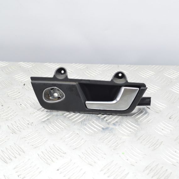 Ручка дверей передня права внутрішня Audi A4 B7 2004-2008 Ручка передньої правої двері Ауді а4 б7 8E1837020