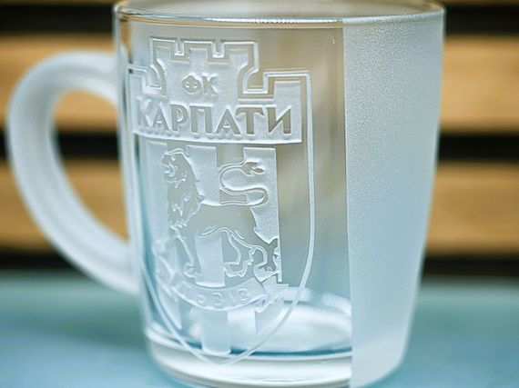 Скляна чашка 350 мл ФК Карпати з гравіюванням подарунок для фаната  футбольна кружка | Зображення 2