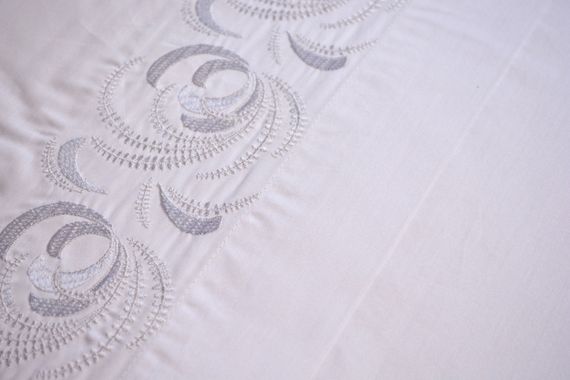 Комплект постільної білизни Issimo  Embroidered Satin 200х220 см Clare | Зображення 1