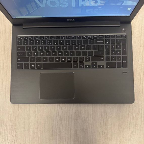 Ноутбук Б-клас Dell Vostro 5568 / 15.6" (1920x1080) TN / Intel Core i5-7200U (2 (4) ядра по 2.5 - 3.1 GHz) / 8 GB DDR4 / 128 GB SSD / Intel HD Graphics 620 / WebCam б/в | Зображення 3