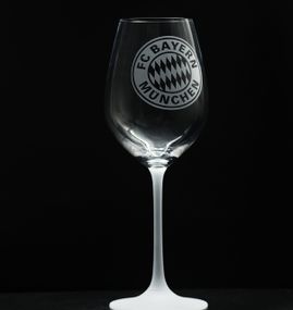 Подарочный бокал для вина с гравировкой 480 мл с гравировкой  с лого футбольного клуба Бавария