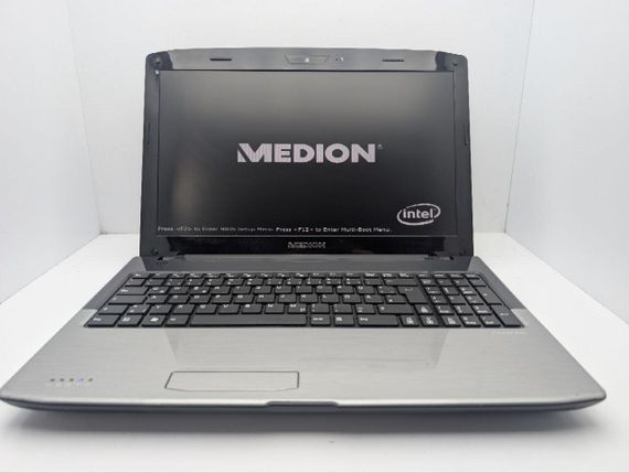 Ноутбук Medion Akoya E6234 / 15.6" (1366x768) TN / Intel Core i3-2310M (2 (4) ядра по 2.1 GHz) / 6 GB DDR3 / 250 GB HDD / Intel HD Graphics 3000 / WebCam / DVD-ROM / АКБ не держит б/у | Зображення 2