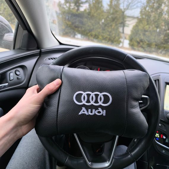 Автомобильная подушка для подголовника Audi – черная натуральная кожа | Зображення 1