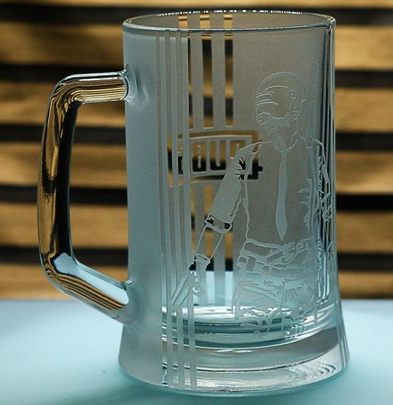 Пивний келих 670 мл PUBG з гравіюванням подарунок для геймера фаната ПАБГ ігровий кухоль для пива | Зображення 1