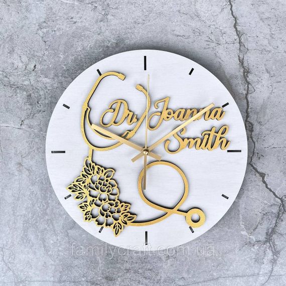 Іменний настінний годинник для лікаря з дерева Подарунок медику або медсестрі