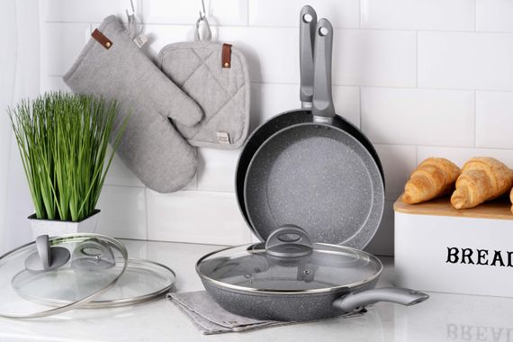 Сковорода ARDESTO з кришкою Gemini Gourmet Vasto, 24см, алюміній, сірий (AR1924GSL) | Зображення 1