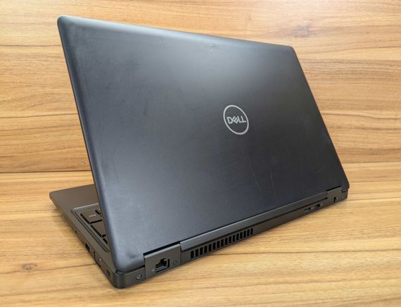 Ноутбук Dell Precision 3530 / 15.6" (1920x1080) IPS Touch / Intel Core i5-8400H (4 ядра по 2.5 - 4.2 GHz) / 8 GB DDR4 / 256 GB SSD / Intel UHD Graphics 630 / WebCam / HDMI / Windows 10 б/в + Подарунок Бездротова миша / USB | Зображення 5