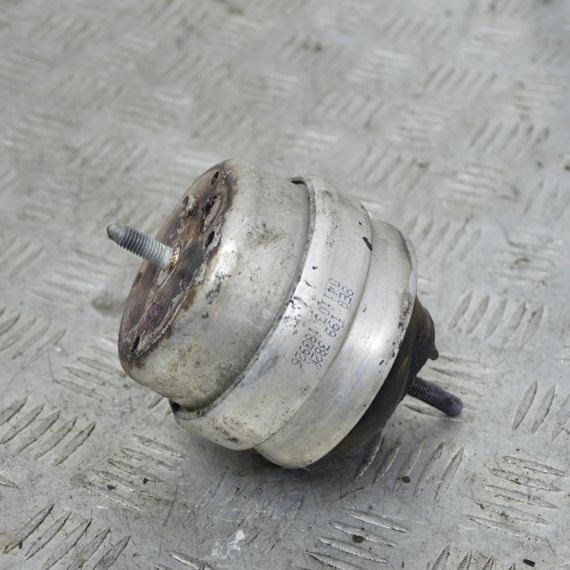 Подушка двигуна права Audi A4 B6 B7 1.9 / 2.0 TDI опора мотора Ауді А4 8E0199382K