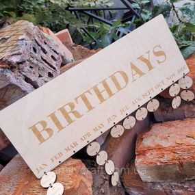 Дерев'яний календар Birthday із підвісними колечками, настінна дошка іменинників