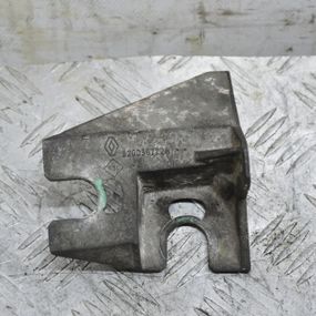 Кронштейн кріплення троса КПП 1.5 DCI Renault Kangoo II 2008-2016 Кронштейн троса КПП Рено Кангу 2 8200367224