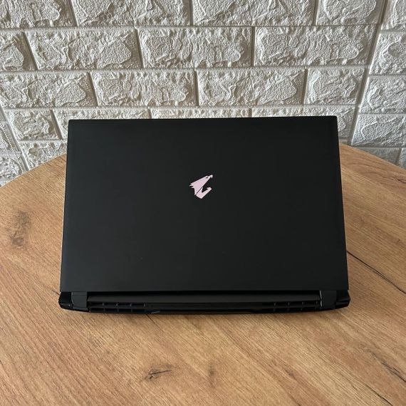 Игровой ноутбук Gigabyte Aorus 15P XD / 15.6" (1920x1080) IPS / Intel Core i7-11800H (8 (16) ядер по 2.3 - 4.6 GHz) / 16 GB DDR4 / 1000 GB SSD / nVidia GeForce RTX 3070, 8 GB GDDR6, 256-bit / WebCam б/у | Зображення 2