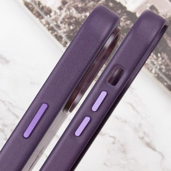 Шкіряний чохол Leather Case (AAA) with MagSafe and Animation для Apple iPhone 15 Pro (6.1") Dark Purple | Зображення 3