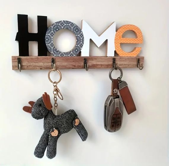 Вешалка для ключей
HOME Деревянная Ключница на стену
 Размер 
10.5* 29.5 | Зображення 1