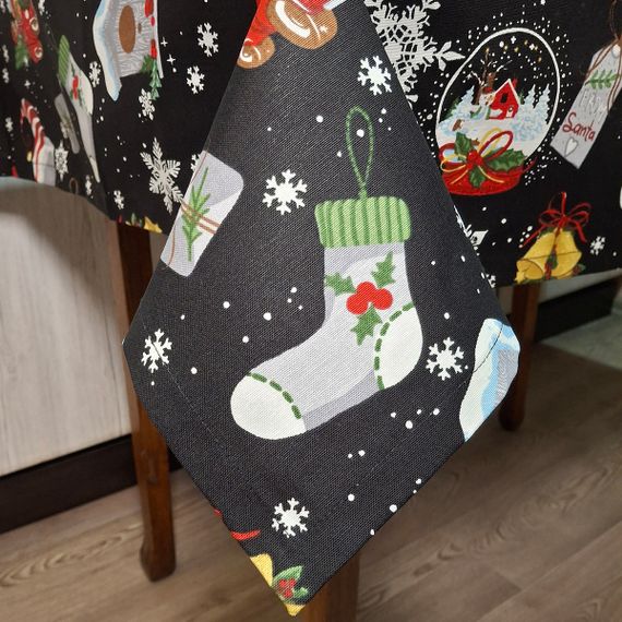 Скатертина SoundSleep Charms новорічна водостійка 110х140 см чорна (2800004658553) | Зображення 2