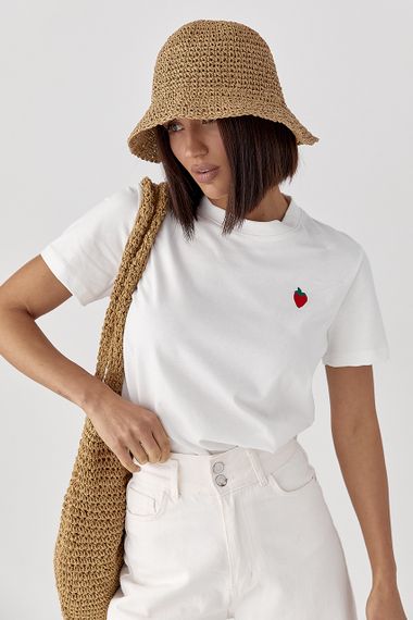 Трикотажна футболка з вишитою полуницею - молочний цвет, M (є розміри) | Зображення 4
