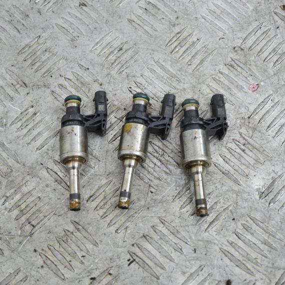 Форсунка 1.0 TFSI Audi A1 A3 Форсунка Ауді а1 а3 04E906036R