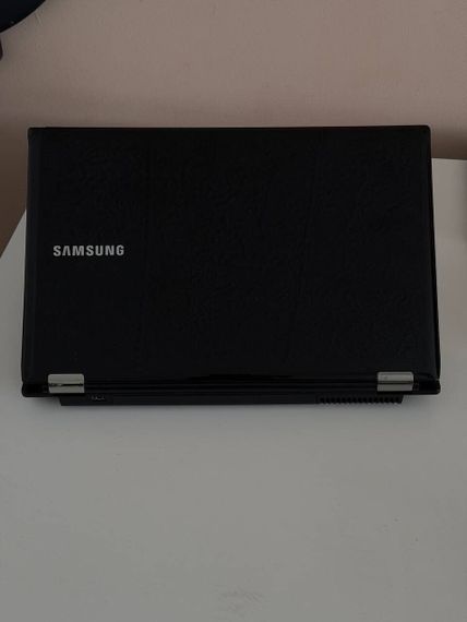 Ноутбук Б-клас Samsung NP-RC730 / 17.3" (1600x900) TN / Intel Core i7-2630QM (4 (8) ядро по 2.0 - 2.9 GHz) / 8 GB DDR3 / 500 GB HDD / nVidia GeForce GT 540M, 1 GB GDDR3, 128-bit / WebCam / DVD-ROM / Windows б/в | Зображення 4