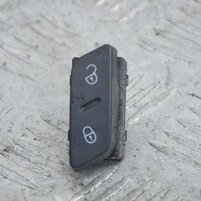 Кнопка блокування центрального замка Volkswagen Tiguan 2008-2017 Фольксваген Тігуан 1K0962126B