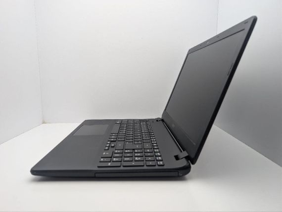 Ноутбук Acer Aspire ES1-512 / 15.6" (1366x768) TN / Intel Celeron N2840 (2 ядра по 2.16 - 2.58 GHz) / 8 GB DDR3 / 500 GB HDD / Intel HD Graphics / WebCam б/в | Зображення 4