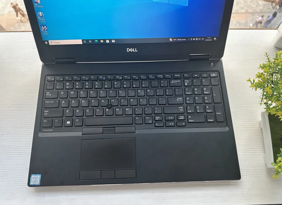 Игровой Dell 7530 15.6" 4k IPS Sharp 32/1000 SSD i7 8Gen + Nvidia 4gb Б/У | Зображення 3