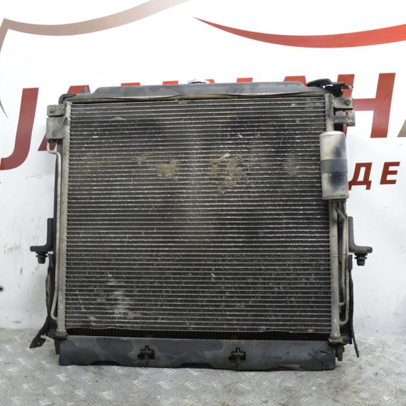 Радіатор основний 2.5 DCI Nissan Navara 2005-2010 під МКПП Радіатор Ніссан Навара