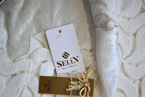 Велюрова скатертина з ранером Selin Beste Set 160×220+8 серветок кремова | Зображення 3