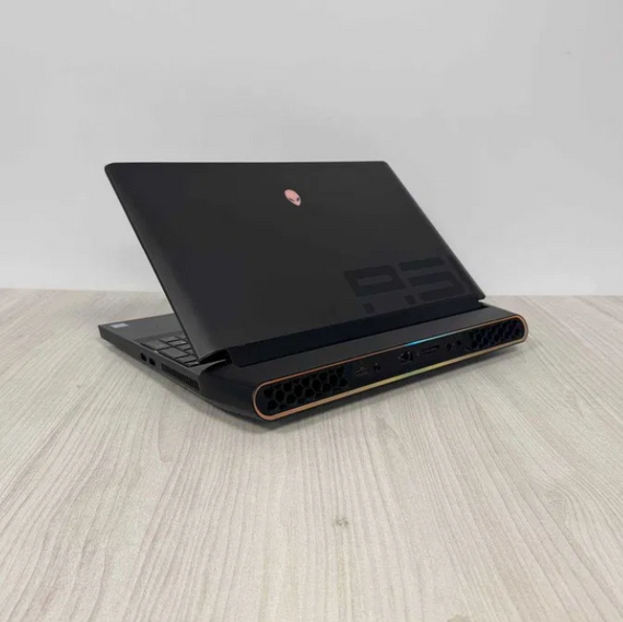 Ноутбук Dell Alienware Area 51m 17.3" 144Hz i7-9700K 32GB SSD 512GB RTX 2070 Б/В | Зображення 2