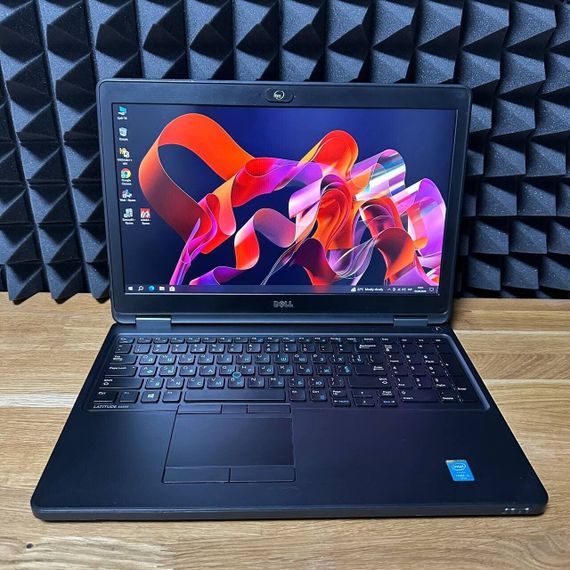 Ноутбук Б-клас Dell Latitude E5550 / 15.6" (1920x1080) TN / Intel Core i5-5300U (2 (4) ядра по 2.3 - 2.9 GHz) / 8 GB DDR3 / 128 GB SSD / nVidia GeForce 830M, 2 GB DDR3, 64-bit / WebCam / Win 10 б/в | Зображення 1