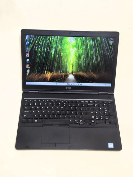 Ультрабук Dell Latitude 5590 / 15.6" (1920x1080) IPS / Intel Core i7-8665U (4 (8) ядра по 1.9 - 4.8 GHz) / 16 GB DDR4 / 256 GB SSD / nVidia GeForce MX130, 2 GB GDDR5, 64-bit / WebCam б/в | Зображення 1