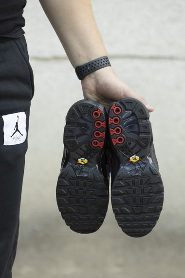 Кросівки Air Max TN Plus Grey Black Red White весна / осінь 1319 44 28 | Зображення 1