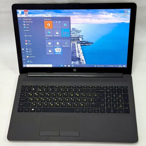 Ноутбук HP 250 G7 / 15.6" (1366x768) TN / Intel Celeron N4000 (2 ядра по 1.1 - 2.6 GHz) / 8 GB DDR4 / 128 GB SSD / Intel UHD Graphics 600 / WebCam / Windows 10 Pro б/в | Зображення 1