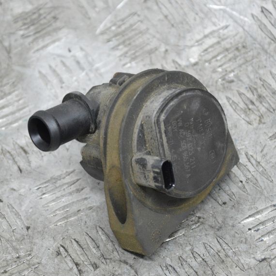 Помпа водяная Volkswagen Golf Passat Polo 2010-2024 Насос системы охлаждения Фольксваген 5G0965567A | Зображення 1