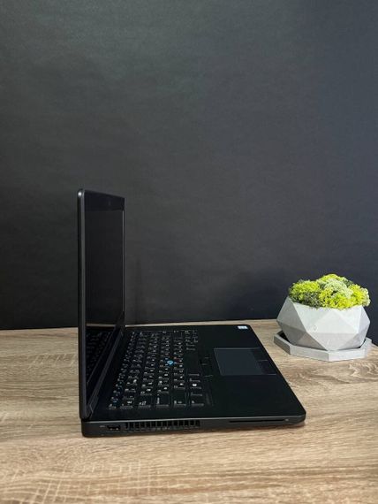 Ультрабук Б-клас Dell Latitude E5470 / 14" (1920x1080) TN / Intel Core i5-6300HQ (4 ядра по 2.3 - 3.2 GHz) / 8 GB DDR4 / 256 GB SSD / Intel HD Graphics 530 / WebCam / Win 11 б/в | Зображення 3