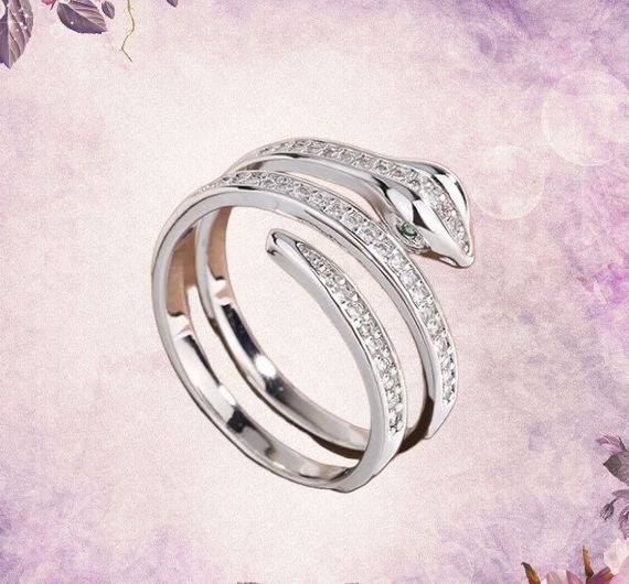 Каблучка жіноча срібляста інкрустована стразами Каблучка у вигляді змії Смерть і Відродження р. регульований