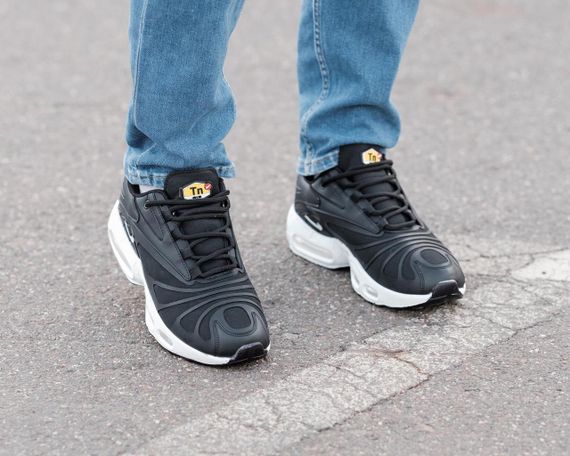 Кросівки Nike Air Max Plus TN Black-White | Зображення 4