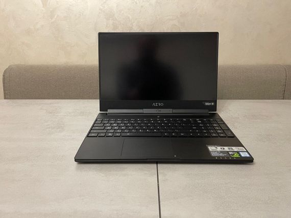 Игровой ноутбук Gigabyte Aero 15XV8 / 15.6" (3840x2160) IPS / Intel Core i7-8750H (6 (12) ядер по 2.2 - 4.1 GHz) / 16 GB DDR4 / 512 GB SSD M.2 / nVidia GeForce GTX 1070, 8 GB GDDR5, 256-bit / WebCam б/у | Зображення 1