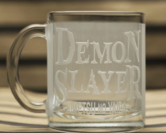 Подарочная чашка для чая кофе 320 млс c гравировкой аниме Истребитель демонов Demon Slayer Kimetsu no Yaiba | Зображення 1