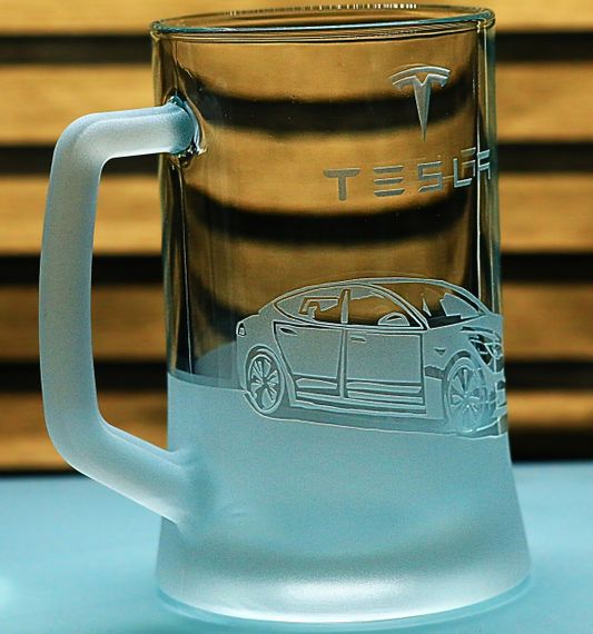 Пивний келих 670 мл з гравіюванням Тесла У Tesla  Y подарунок для автолюбителя кухоль для пива з логотипом | Зображення 1