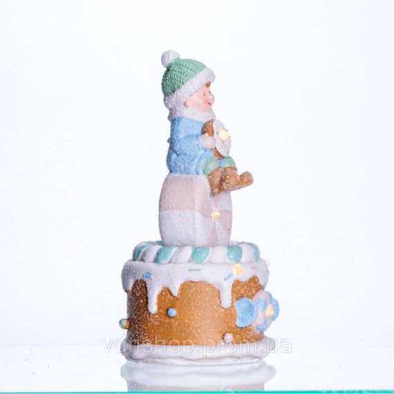 Новорічна декоративна фігурка з підсвіткою 10.5×10.5×20.5 см Новорічний декор Дитина на "солодкій башті" з порцеляни CR-6-14 | Зображення 3
