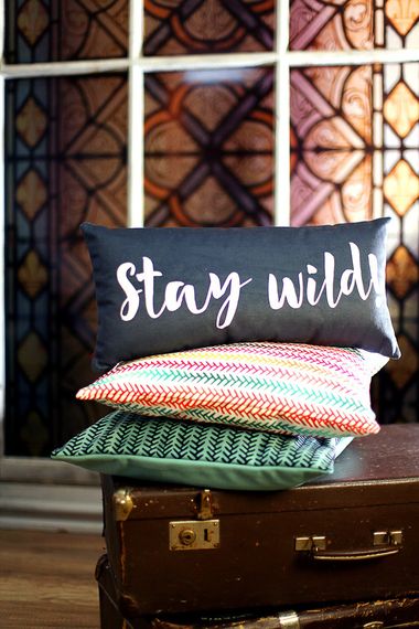 Подушка для дивану оксамитова Stay wild! 50x24 см (52BP_TFL046)