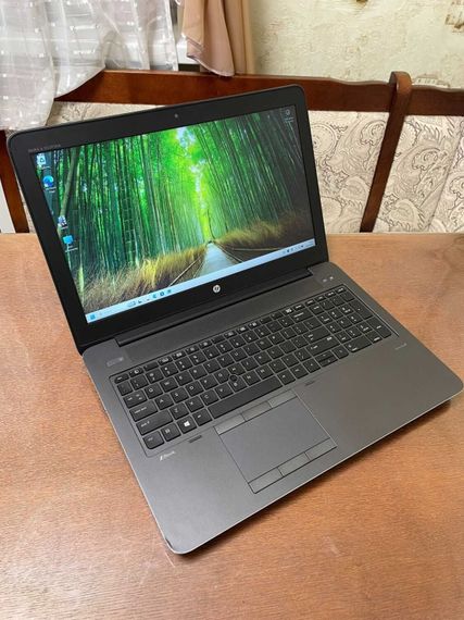 Мобильная рабочая станция Б-класс HP ZBook 15 G3 / 15.6" (1920x1080) TN / Intel Core i7-6700HQ (4 (8) ядра по 2.6 - 3.5 GHz) / 16 GB DDR4 / 256 GB SSD / nVidia Quadro M1000M, 2 GB GDDR5, 128-bit / WebCam б/у | Зображення 1