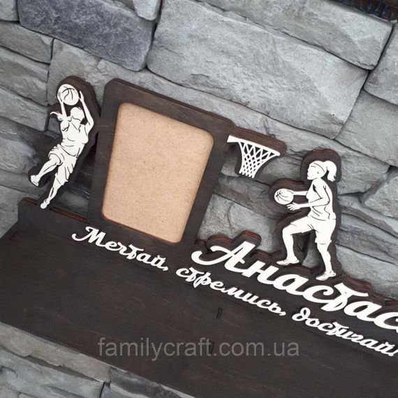 Медальница с фоторамкой и полкой для кубков Деревянный держатель для медалей Баскетбол | Зображення 4