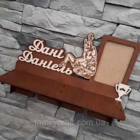 Медальниця з фоторамкою і полицею для кубків  Дерев'яний тримач для медалей Органайзер для нагород самбо