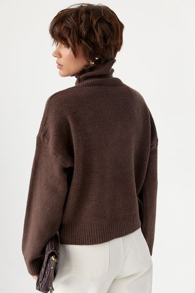 Теплий вільний гольф з розрізами внизу - коричневий цвет, ONE SIZE (є розміри) | Зображення 1